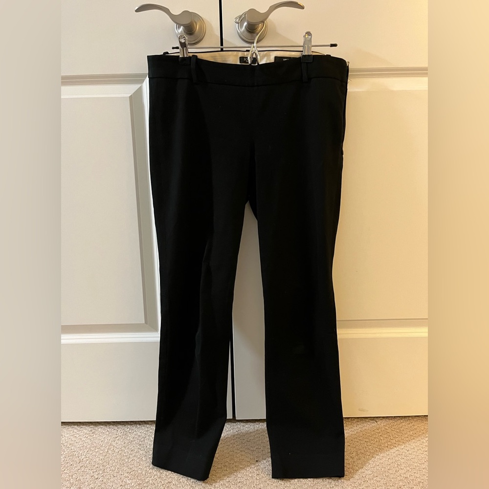 Jcrew Minnie pants. Cropped with side zipper. Size 6. Black